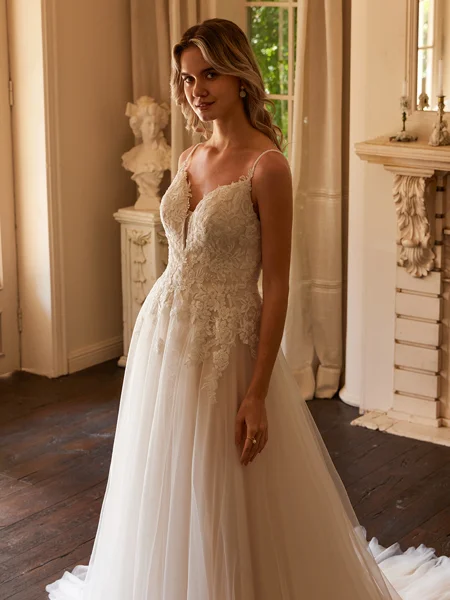 A-Line/Princess Tulle Applique V-neck Sleeveless Court Train Wedding Dresses