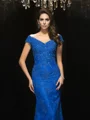 Trumpet/Mermaid V-neck Sweep Train Lace Mother of the Bride Dresses With Lace