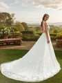 A-Line/Princess Tulle Lace Scoop Sleeveless Chapel Train Wedding Dresses