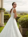 A-Line/Princess Tulle Lace Scoop Sleeveless Chapel Train Wedding Dresses