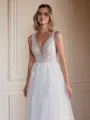 A-Line/Princess Tulle Applique V-neck Sleeveless Sweep/Brush Train Wedding Dresses