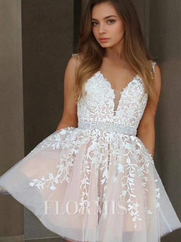 A-Line/Princess V-neck Short/Mini Tulle Homecoming Dress With Appliques Lace