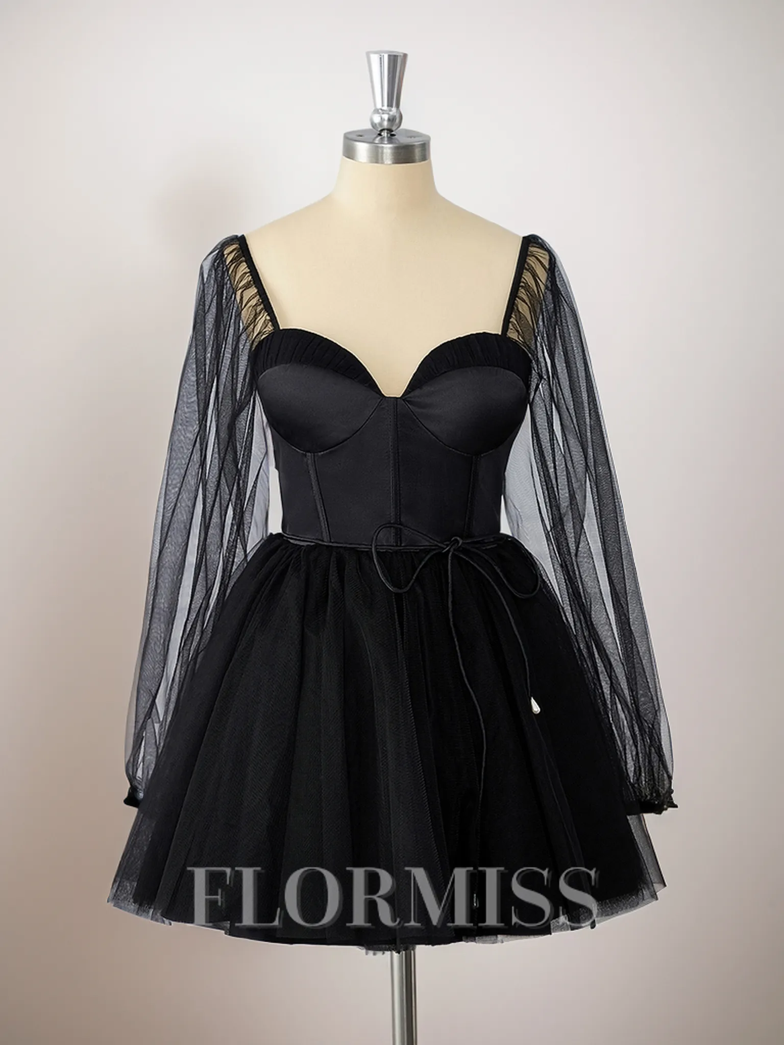 A-line Long Sleeves Tulle Sweetheart Bow Corset Short/Mini Homecoming Dress