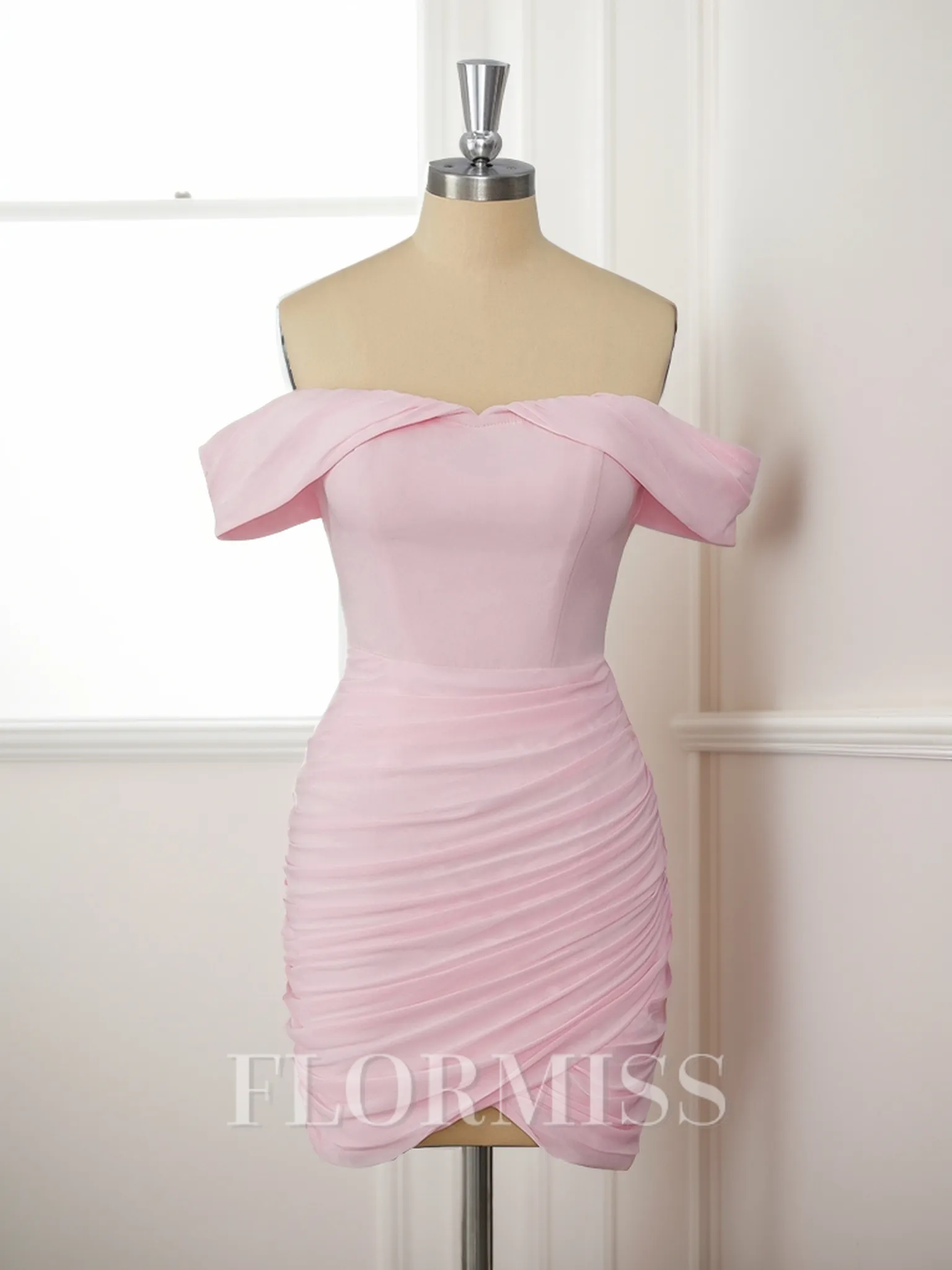 Sheath Chiffon Off-the-Shoulder Pleated Short/Mini Homecoming Dress