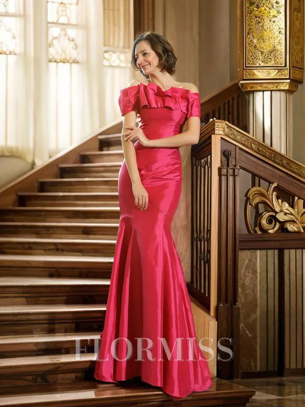 Trumpet/Mermaid Strapless Sweep Train Taffeta Mother of the Bride Dresses