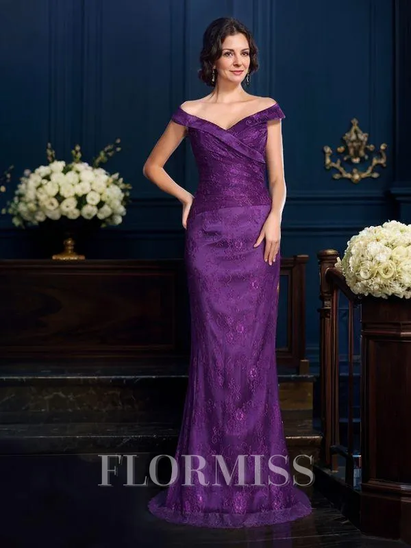 Sheath/Column Off-the-Shoulder Sweep Train Lace Mother of the Bride Dresses With Lace