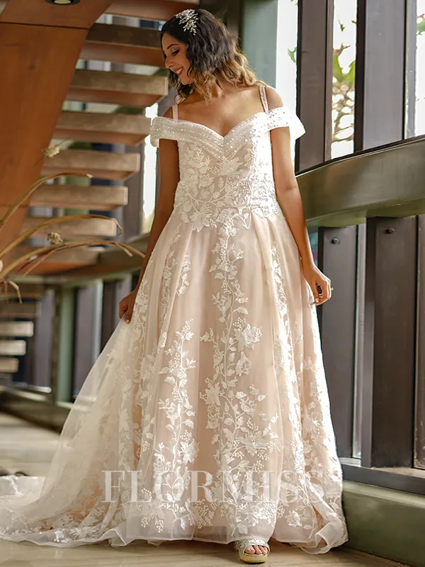 Ball Gown Sweetheart Court Train Lace Wedding Dress With Appliques Lace