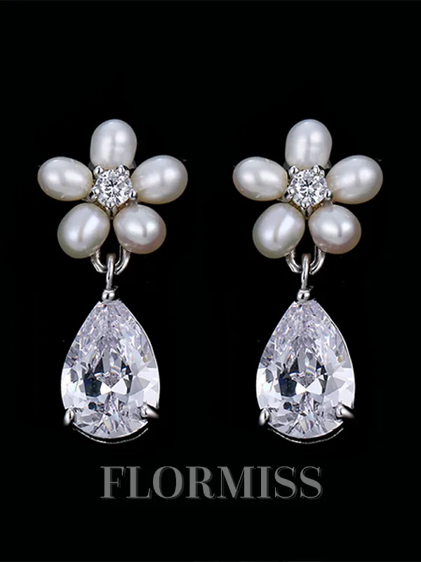 Pretty Metal With Rhinestone Earrings