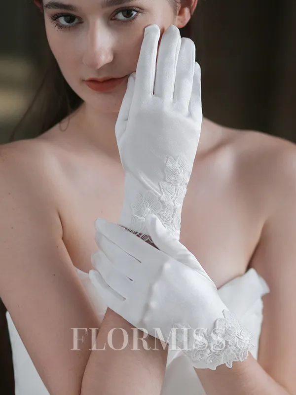 Exquisite Polyester With Lace Wrist Length Wedding Gloves