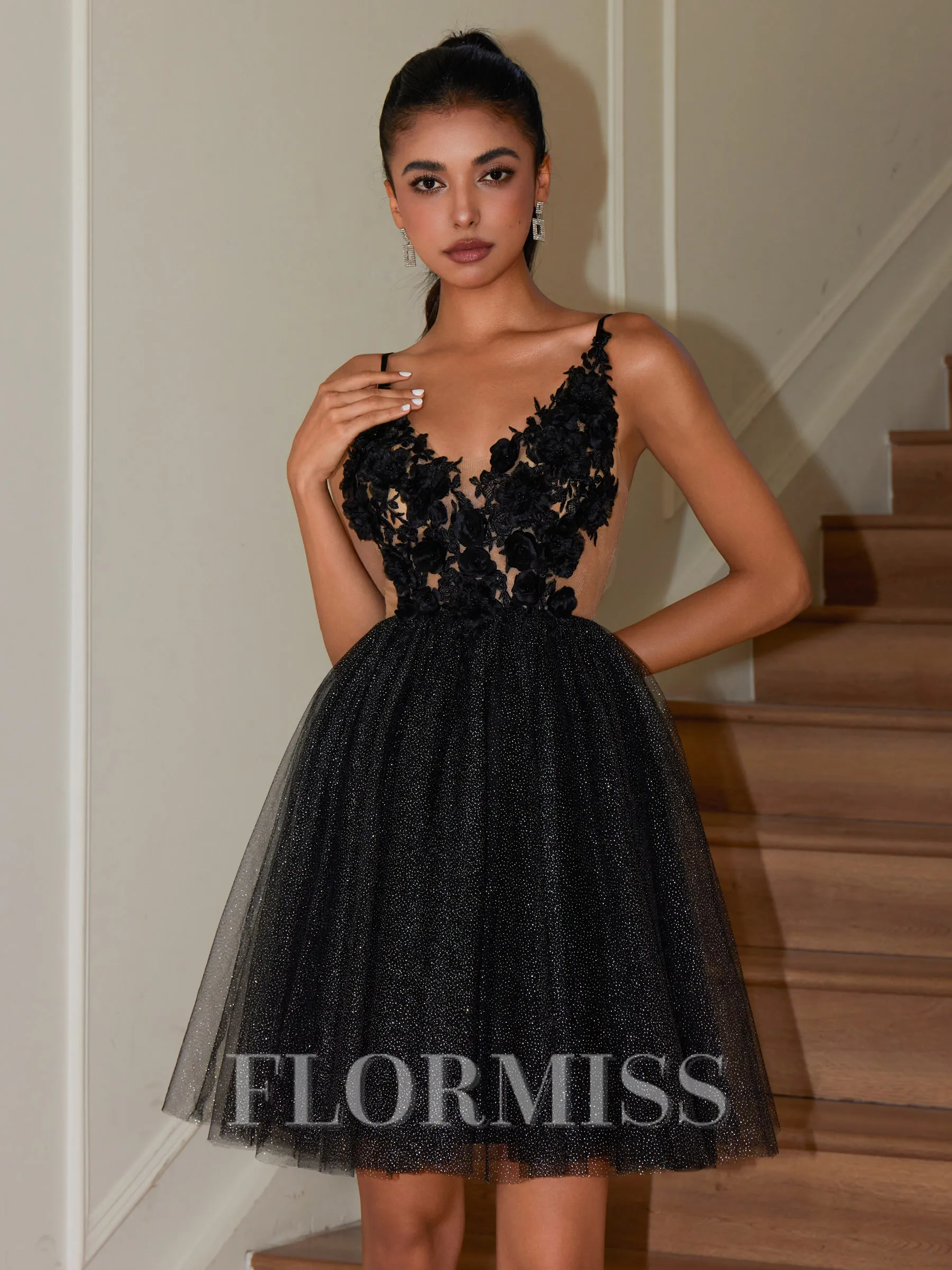 A-line V-neck Appliques Lace Short/Mini Tulle Corset Homecoming Dress