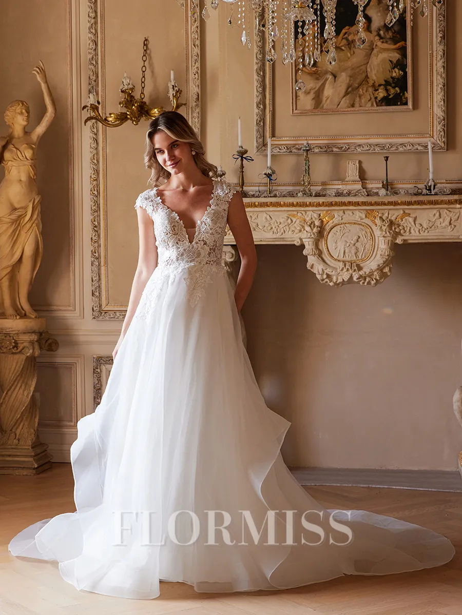 A-Line/Princess Organza Lace V-neck Short Sleeves Court Train Wedding Dresses