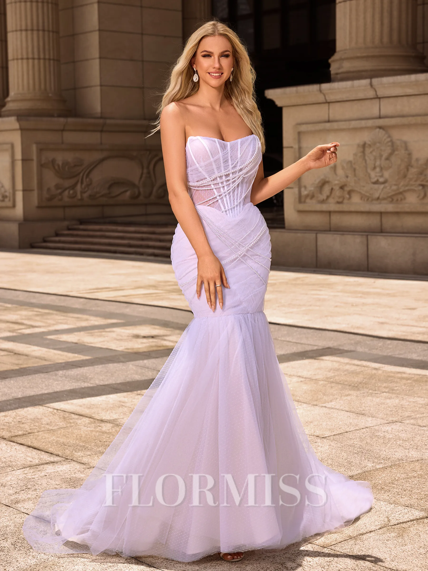 Trumpet/Mermaid Tulle Straight Sleeveless Chapel Train Wedding Dresses