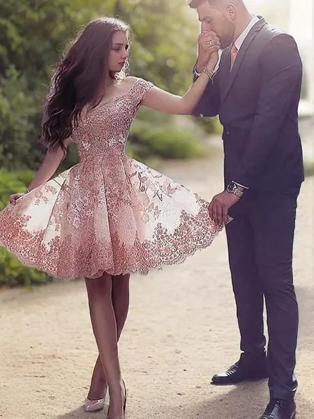 A-Line/Princess Scoop Short/Mini Tulle Homecoming Dress With Appliques Lace