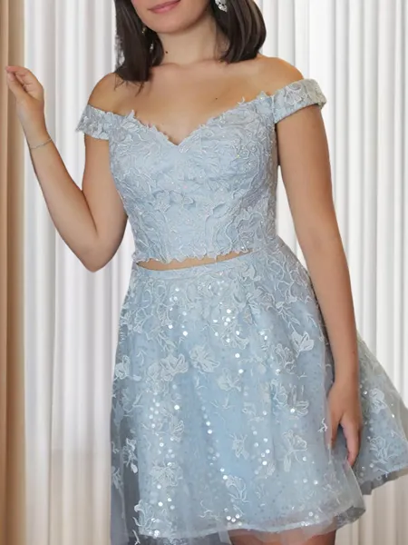 A-Line/Princess Off-the-Shoulder Short/Mini Lace Applique Homecoming Dress