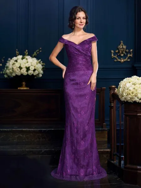 Sheath/Column Off-the-Shoulder Sweep Train Lace Mother of the Bride Dresses With Lace