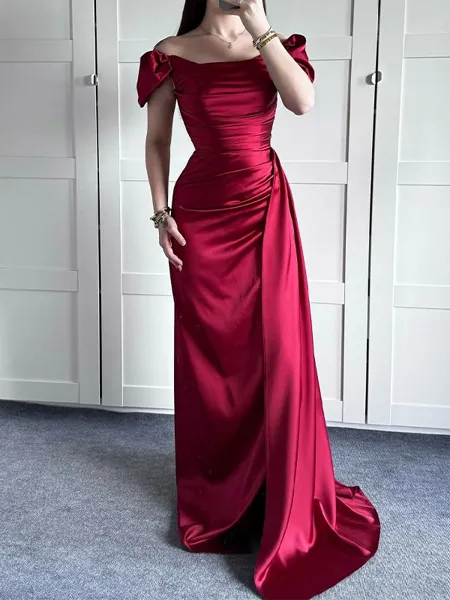 Sheath/Column Scoop Short...