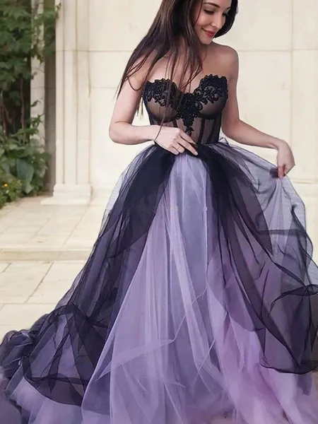 A-Line/Princess Strapless Court Train Tulle Prom Dress With Appliques Lace