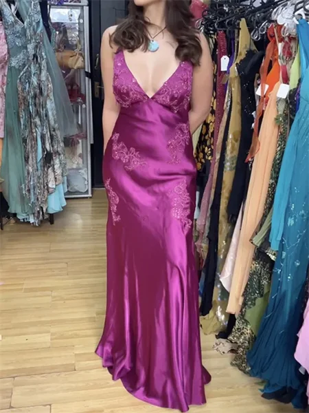 Sheath V-neck Appliques...