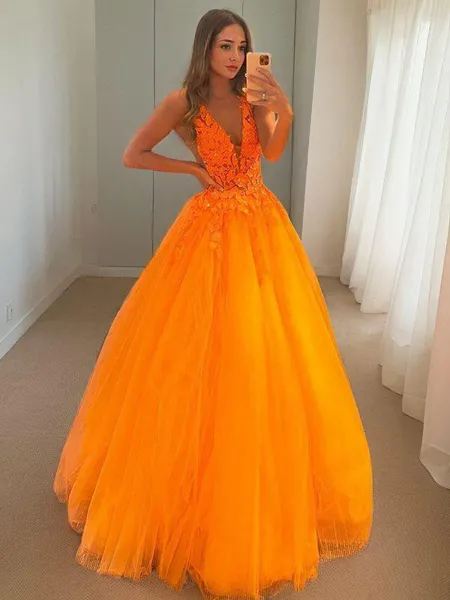 Ball Gown V-neck Floor-Length Tulle Prom Dress With Appliques Lace