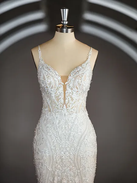 Trumpet/Mermaid V-neck...