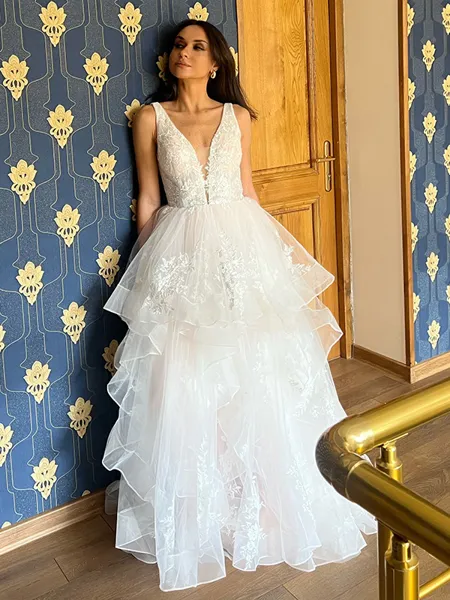 A-Line/Princess V-neck Floor-Length Tulle Wedding Dress With Appliques Lace