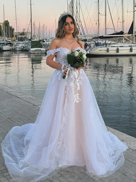 A-Line/Princess Off-the-Shoulder Chapel Train Tulle Wedding Dress