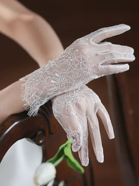 Pretty Lace Wrist Length Wedding Gloves