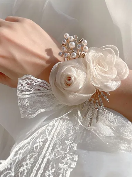 Delicate Lace Wrist Corsage