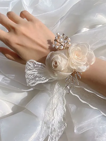 Delicate Lace Wrist Corsage