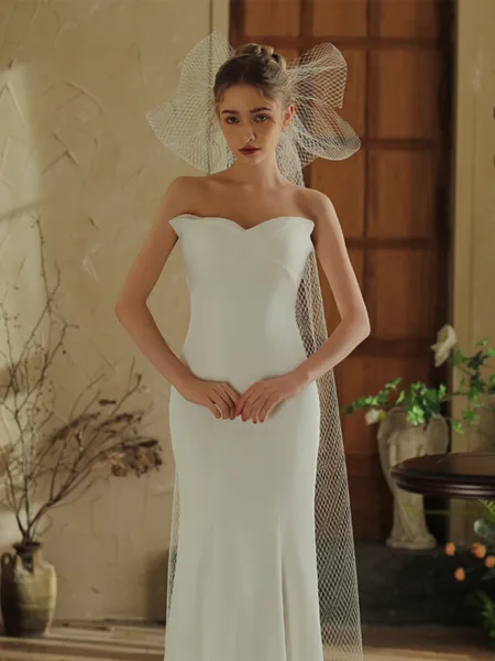 Elegant Tulle One-Tier...