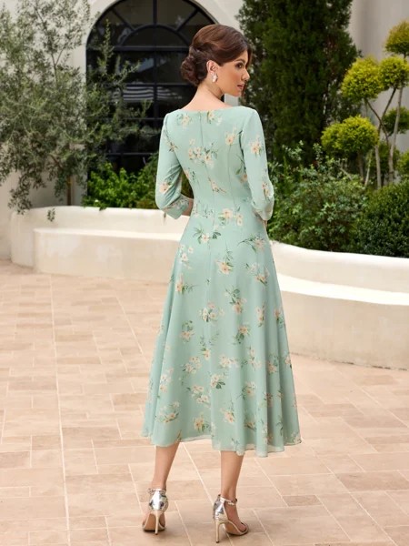 A-line V-neck 3/4 Sleeves...