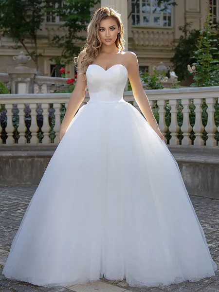 A-line/Princess Lace Sweetheart Sleeveless Sweep Train Wedding Dress