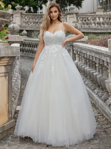 A-line/Princess Tulle Sweetheart Sleeveless Sweep Train Wedding Dress