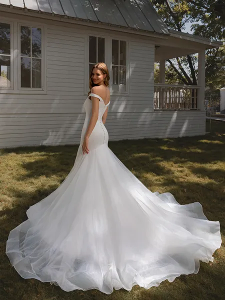 Mermaid V-neck Chapel Train...