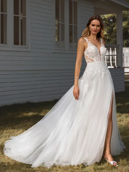 A-line V-neck Appliques Lace Chapel Train Tulle Wedding Dress