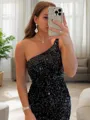 Sheath/Column One-Shoulder Short/Mini Velvet Sequins Homecoming Dress