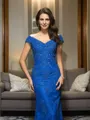 Trumpet/Mermaid V-neck Sweep Train Lace Mother of the Bride Dresses With Lace