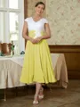 A-Line/Princess V-neck Tea-Length Chiffon Mother of the Bride Dresses With Lace