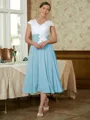 A-Line/Princess V-neck Tea-Length Chiffon Mother of the Bride Dresses With Lace