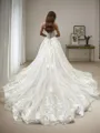 A-Line/Princess Sweetheart Chapel Train Tulle Wedding Dresses With Appliques Lace