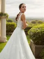A-Line/Princess Tulle Lace Scoop Sleeveless Chapel Train Wedding Dresses