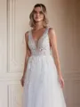 A-Line/Princess Tulle Applique V-neck Sleeveless Sweep/Brush Train Wedding Dresses
