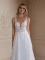 A-Line/Princess Tulle Lace Scoop Sleeveless Chapel Train Wedding Dresses
