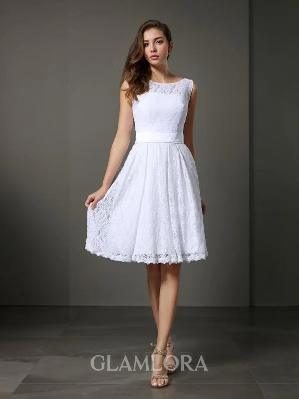 Flattering A-line Scoop Sleeveless Knee-Length Lace Bridesmaid Dress