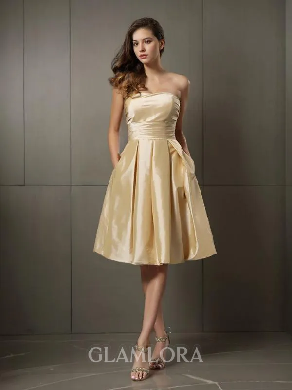 A-line Strapless Sleeveless Knee-Length Charming Taffeta Bridesmaid Dress