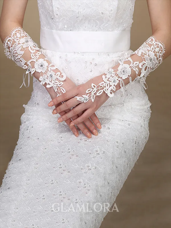 Attractive Lace Wedding Gloves
