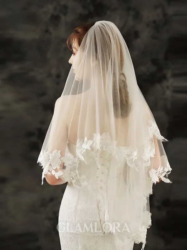 Charming Tulle Fingertip Bridal Veils With Applique