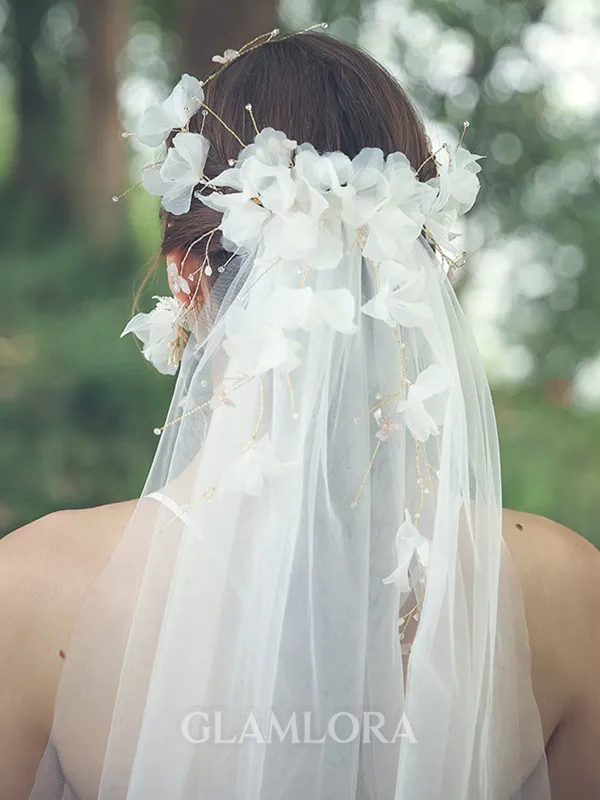 Gorgeous Tulle One-Tier Fingertip Bridal Veils With Rhinestone/Hand-Made Flower