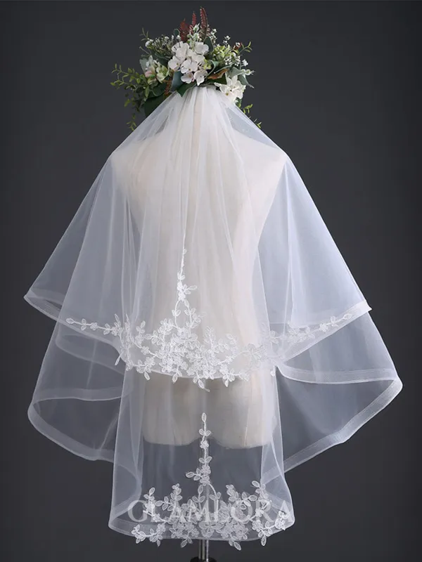 Graceful 2 Layer Tulle With Lace Wedding Veils