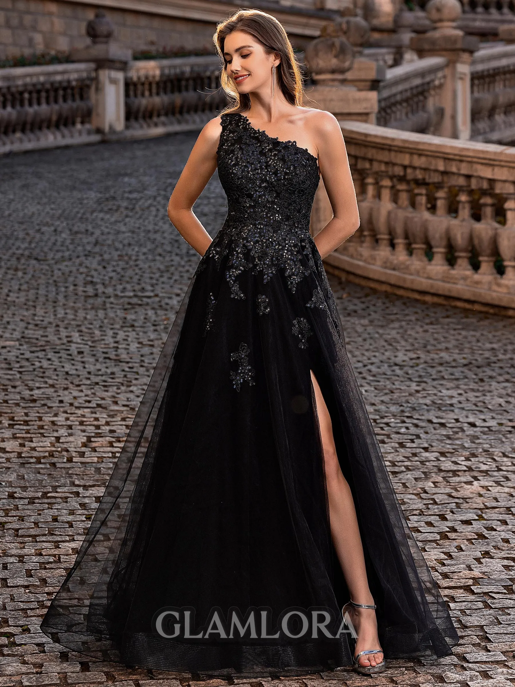 Statuesque A-line One-Shoulder Appliques Lace Floor-Length Tulle Prom Dress